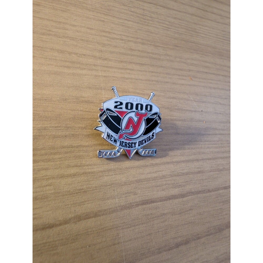 NHL NEW JERSEY DEVILS YEAR 2000 Y2K PETER DAVID LAPEL PIN